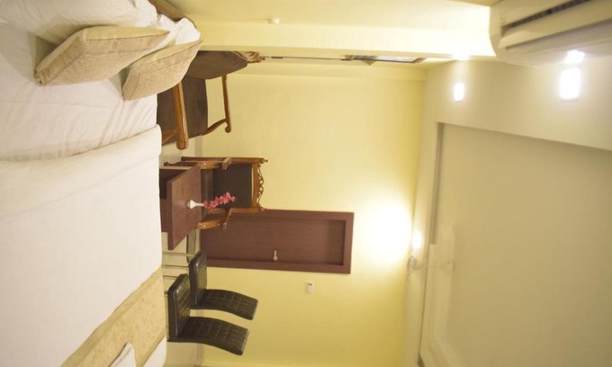 Dumka Hotel | Discover SONA HOTEL in Dumka: Family-Friendly with Breakfast