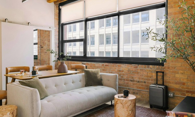 West Loop Gate Apartment | Experience Comfort at Sonder The Burnham with Spa & Breakfast