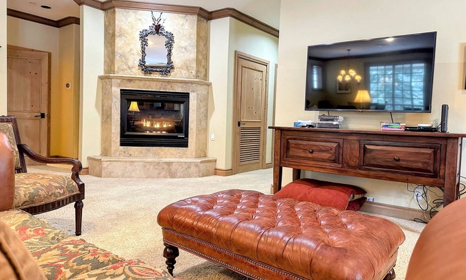 Mammoth Lakes Cabin | Experience Comfort Steps from Canyon Lifts with Hot Tub