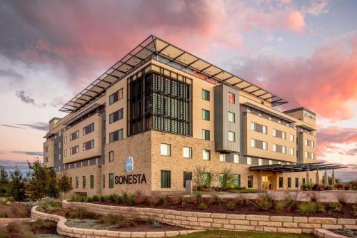Bee Cave Hotel | Discover Sonesta Bee Cave: Pet-Friendly Retreat in Austin