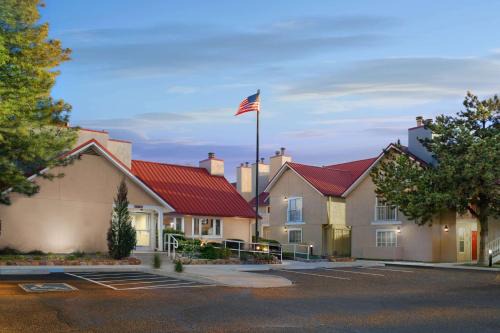 Northeast Heights Hotel | Comfortable Sonesta ES Suites Albuquerque with Great Amenities