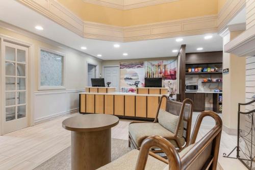 Herndon Hotel | Comfortable Stay at Sonesta ES Suites Dulles Airport