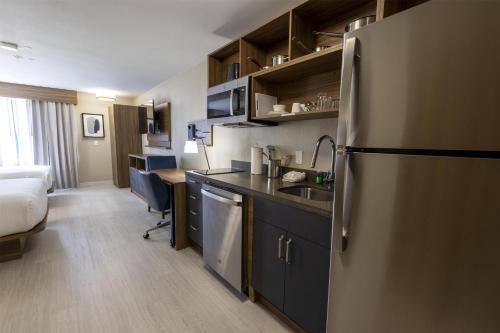 Lafayette Hotel | Budget-Friendly Stay at Sonesta Simply Suites Lafayette Airport