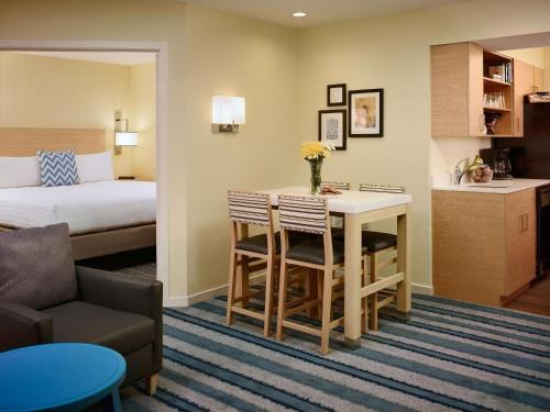 Somerset Hotel | Pet-Friendly Comfort at Sonesta ES Suites Somerset