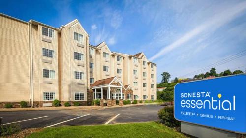 Morgantown Hotel | Comfortable Sonesta Essential Morgantown with Hot Tub & Breakfast