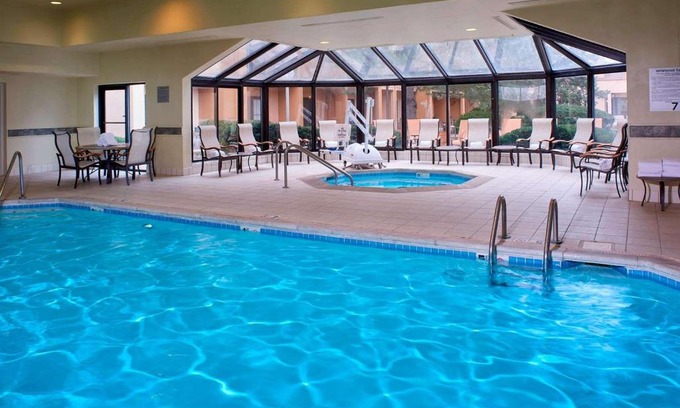 Waldron Hotel | Pet-Friendly Getaway at Sonesta Select Kansas City Airport