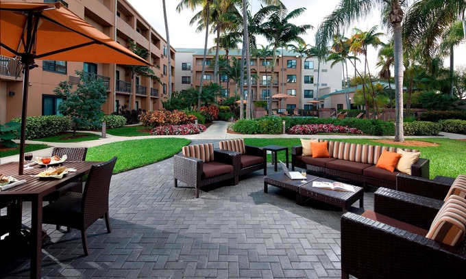 Miami Lakes Hotel | Experience Comfort at Sonesta Select Miami Lakes