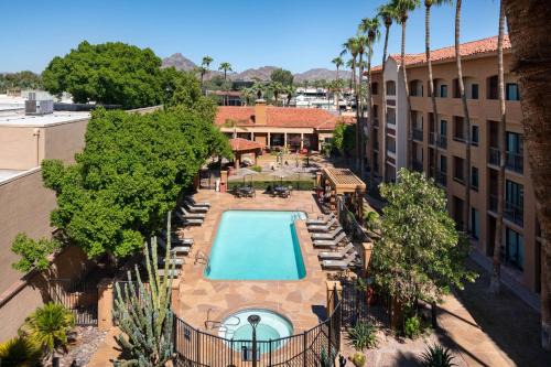 Camelback East Hotel | Elegant Sonesta Select Phoenix Camelback: Pet Friendly Escape