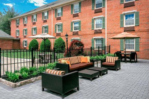 Tinton Falls Hotel | Pet-Friendly Sonesta Select Tinton Falls: Family Comfort Awaits