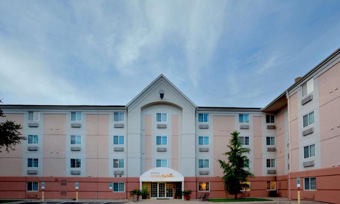 Gateway Hotel | Budget-Friendly Stay at Sonesta Simply Suites Austin