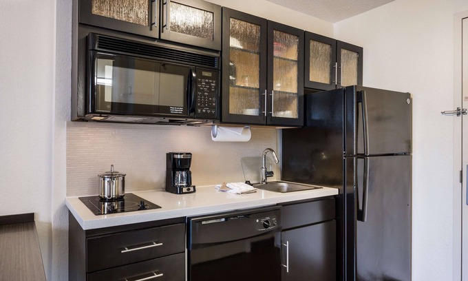 Gateway Hotel | Discover Comfort at Sonesta Simply Suites Austin Domain