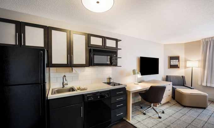 Crestline Heights Hotel | Ideal Family Retreat at Sonesta Simply Suites Birmingham Hoover