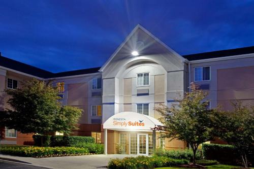 Waukegan Hotel | Discover Sonesta Simply Suites in Waukegan, Ideal for Families