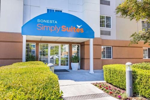 Lansing Hotel | Comfortable Stay at Sonesta Simply Suites Lansing