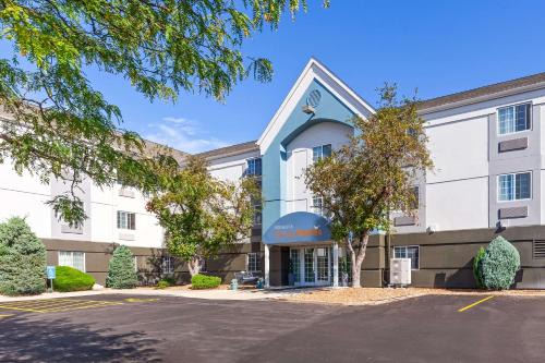 Earth City Hotel | Pet-Friendly Comfort at Sonesta Simply Suites St Louis