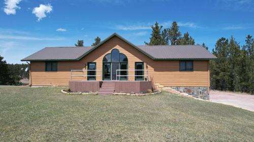 Hill City House | Discover Family-Friendly Comfort at Song Bird Hill Hotel