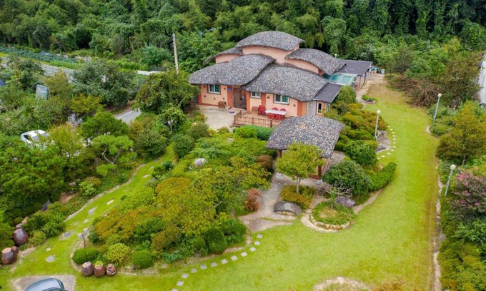 Wonyul-ri House | Eco-Friendly Retreat at Songjukheon Pension for Families