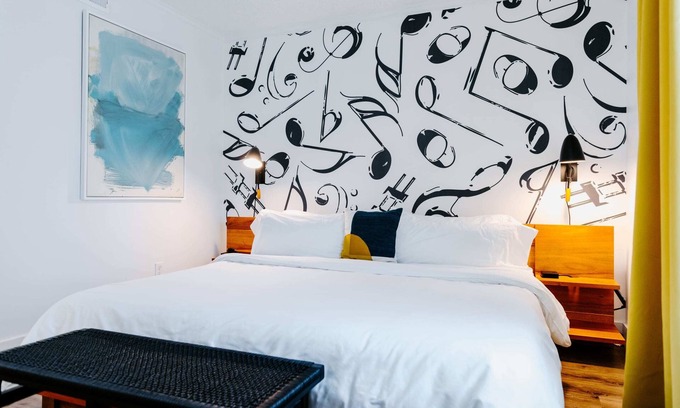Edgehill Apartment | Unforgettable Songwriter's Suite: Family-Friendly Retreat