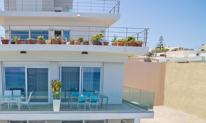 Agii Apostoli Apartment | Beachfront Sonja 1 Apartment with Pool & Ocean Views