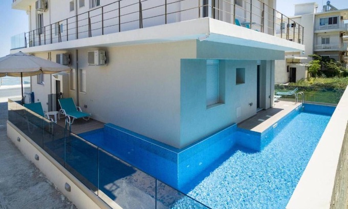 Agii Apostoli Apartment | Beachfront Sonja 2 Apartment with Pool & Ocean View