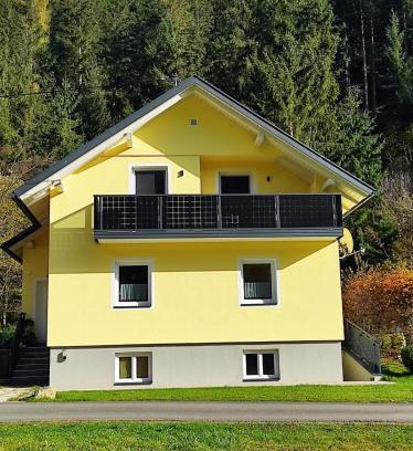 Reichenau Apartment | Oceanfront Escape at Sonja's Ferienwohnung - Rated 9.8/10