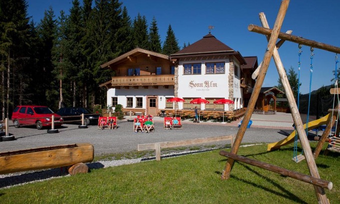Maschl House | Top-Rated Sonnalm: Family-Friendly with Breakfast & Kitchen