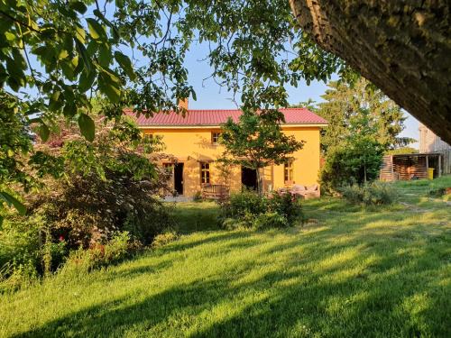 Neu Karin Apartment | Elegant Sonnenhügel: Guest Rated 9.8 with Breakfast Included