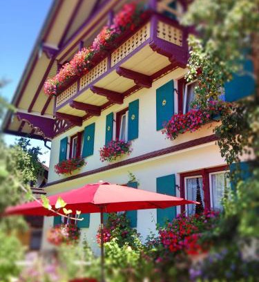 Oberstaufen Apartment | Pet-Friendly Sonnenhof Ferienwohnung with Breakfast Included