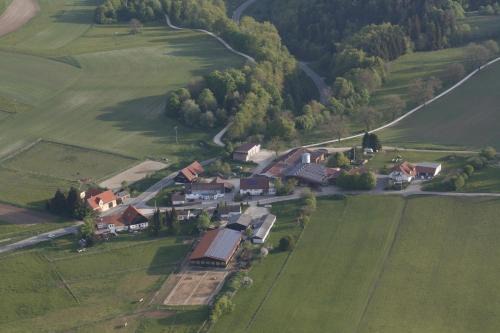 Gemarkung Tailfingen Apartment | Discover Sonnenhof: Family & Pet-Friendly Retreat Awaits