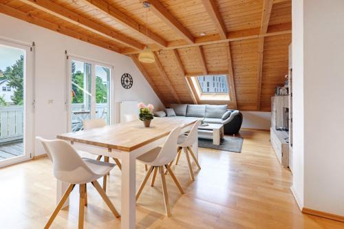 Kadelburg Apartment | Bright Apartment with Balcony - Pet and Child Friendly