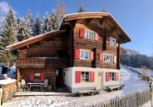 Litziruti Ski Chalet | Scenic Arosa Chalet for 6 with Breathtaking Mountain Views