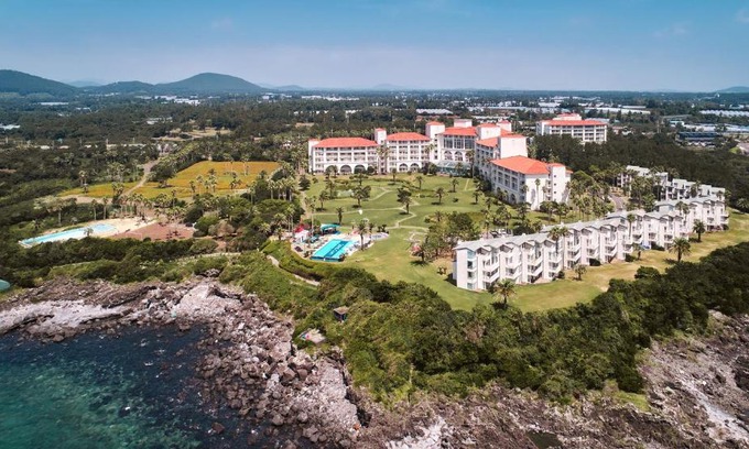 Pyoseon Resort | Discover Sono Calm Jeju: Relaxation with Private Pools
