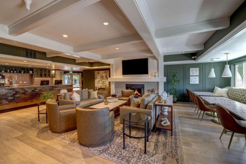 Sonoma Hotel | Pet-Friendly Best Western Sonoma Valley Inn with Pool Access