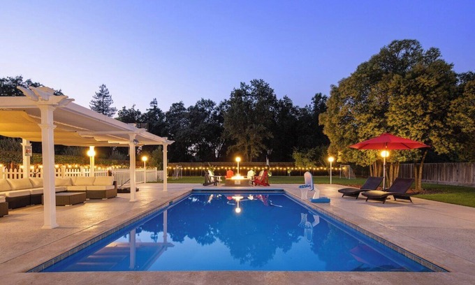 Santa Rosa House | Top-Rated New Sonoma County Station Home with Spa & Kitchen