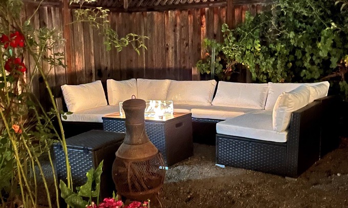 Santa Rosa House | Relaxing Sonoma Wine Country Cottage with Spa & Hot Tub