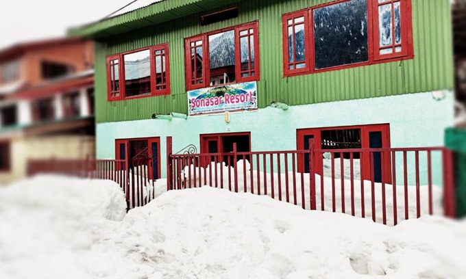 Laripora House | Affordable Family Stay at Sonsar Guest House