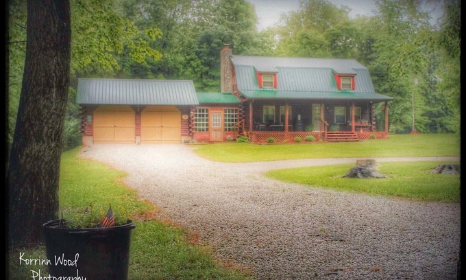 Cross Plains Cabin | Discover Sonshine Cabin: Your Private Park Getaway