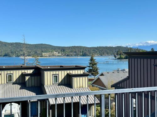 Sooke House | Cozy Sooke Harbour Townhouse with Oceanfront Views