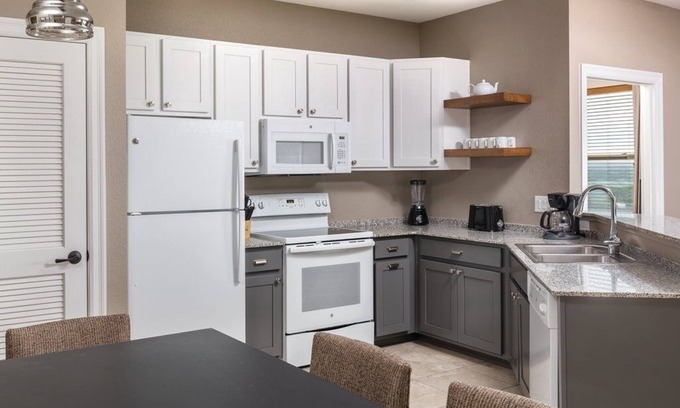 Marble Falls Condo | Revitalize at Radiant Resort: Pool, Spa & Riverview Relaxation
