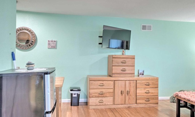 Smith River Apartment | Relaxing Studio Oasis with Scenic Views, Steps to Beach