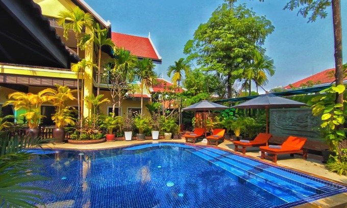 Siem Reap Hotel | Exceptional Ravady D'Angkor: Poolside Paradise Awaits
