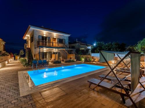 Stoupa Hotel | Guest Rated 9.9 at Sophia's Beach House with Ocean Views