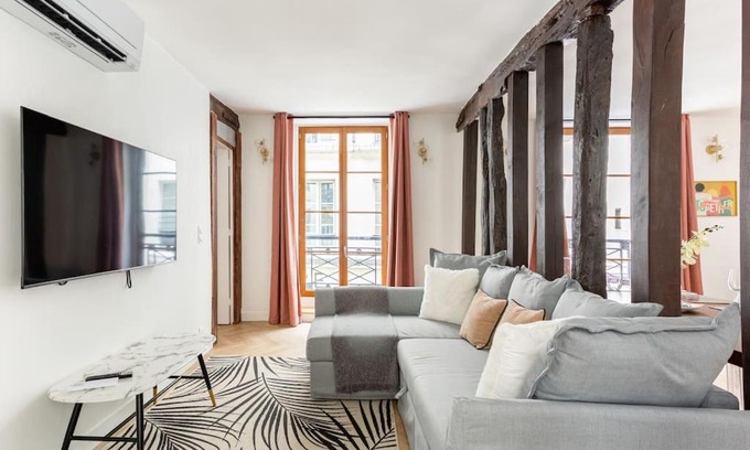 Strasbourg -Saint-Denis Apartment | Top-Rated SophieStay: Modern Apartment with King Bed