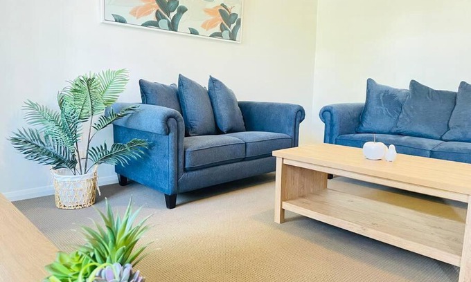 Wagga Wagga Apartment | Elegant City Retreat: Experience Top-Rated Comforts