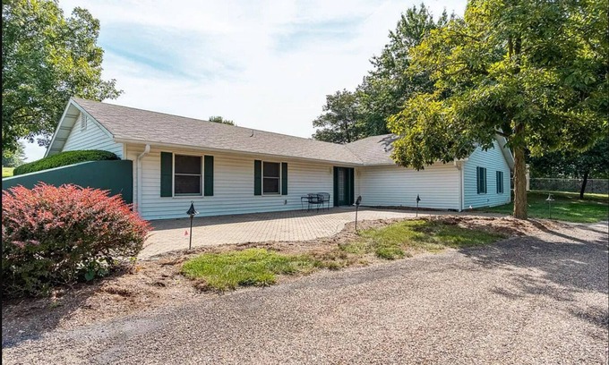 Winfield House | Elegant Country Guest House with Family-Friendly Amenities
