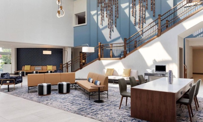 Iselin House | Elegant Hotel with Complimentary Shuttle & Family-Friendly Amenities