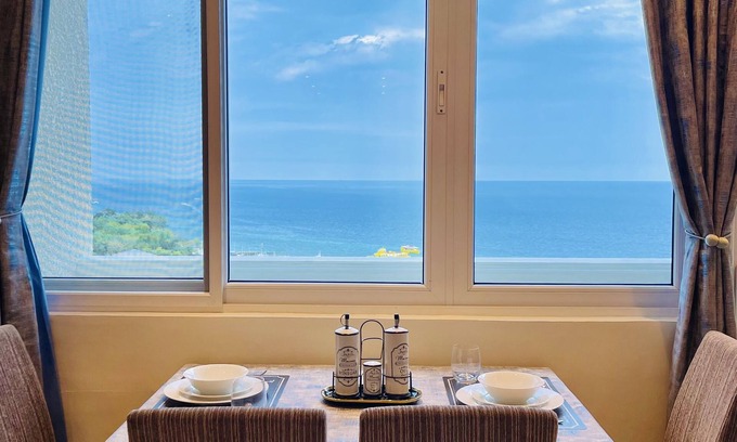 Lapu-Lapu Apartment | Elegant Oceanview Studio in La Mirada - Near Mactan Newtown