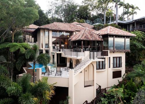 Port Douglas House | Sophisticated Tropical Villa with Infinity Pool