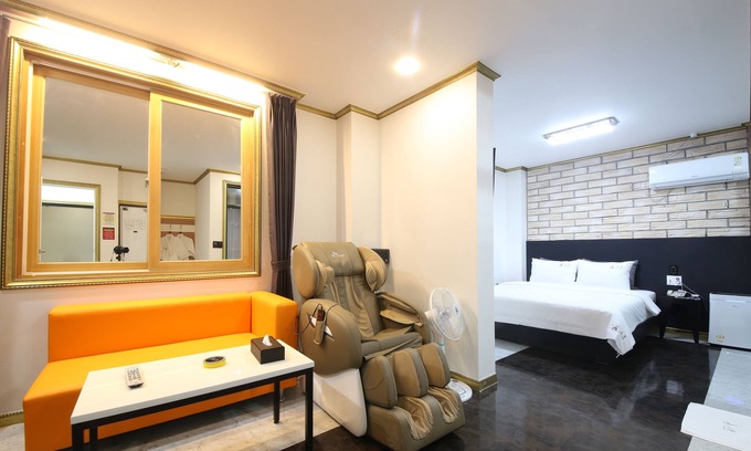 Hodu-ri Hotel | Eco-Friendly Comfort at Sopung with Breakfast Included