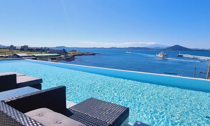 Jeju City Hotel | Eco-Friendly Sorang: Guest Rated 10/10 with Pool & Spa